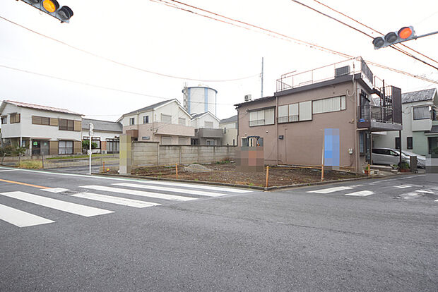 南道路に面しており日中もたくさんの陽が入ります。風通りや周辺環境など実際に現地にてご確認ください。 