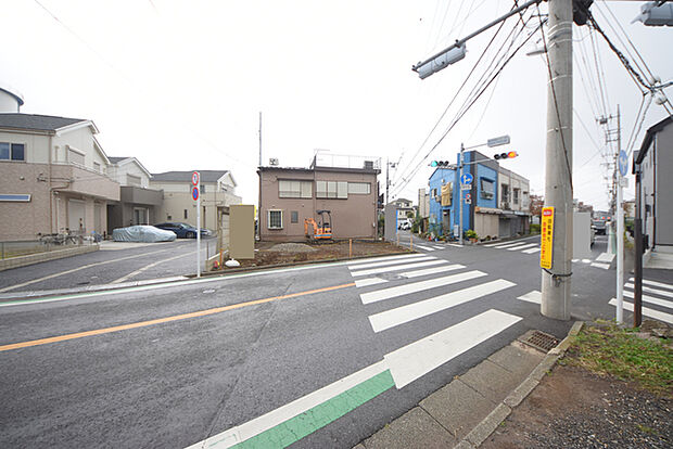 カースペースは1台駐車できます。車庫の出し入れのしやすさなど、実際に現地にてご確認ください。 