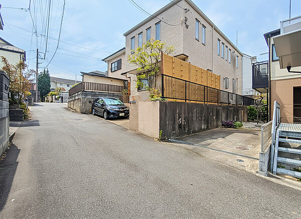 周辺の街並み 周囲は閑静な住宅街です。（10m）