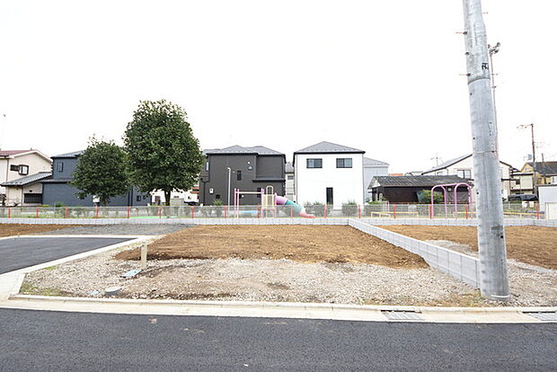 セカンドカーや来客時にも便利なカースペース2台分ございます。 