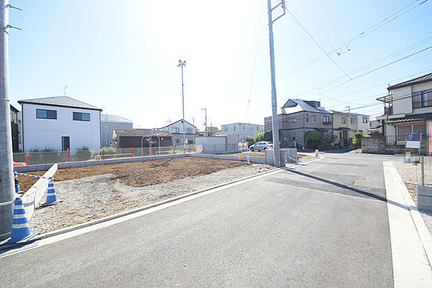 セカンドカーや来客時にも便利なカースペース2台分ございます。 