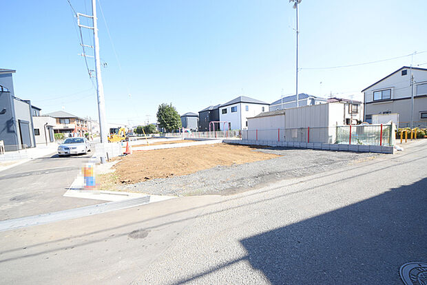 セカンドカーや来客時にも便利なカースペース2台分ございます。 