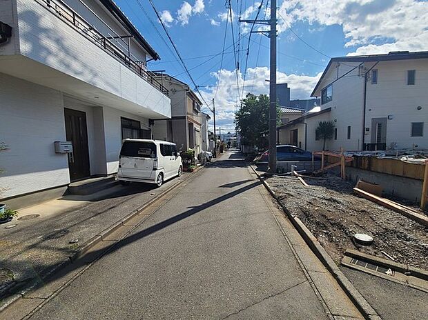 戸建てが立ち並ぶ静かな住宅街。四季折々の移り変わりを感じながら自然と楽しみ、暮らす、そんな毎日を日々の中で感じられる住環境