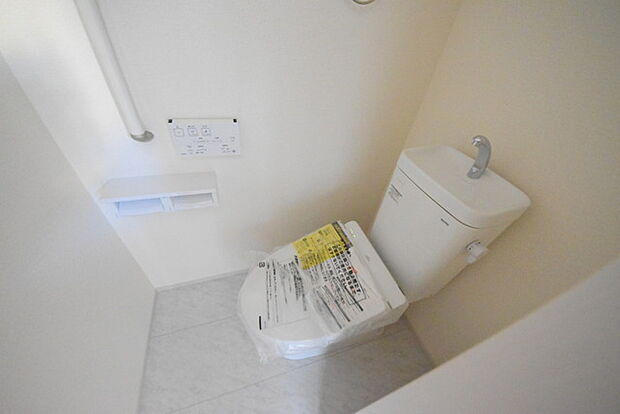 1.2階にそれぞれトレイがございます。朝の混雑時に分散して利用できるほか、ゲスト用としても使い分けることもできます。