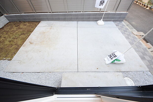 カースペースは1台駐車できます。車庫の出し入れのしやすさなど、実際に現地にてご確認ください。