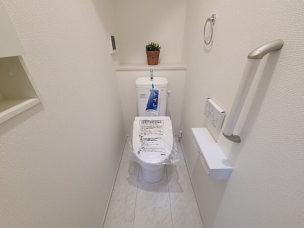 1.2階にそれぞれトレイがございます。朝の混雑時に分散して利用できるほか、ゲスト用としても使い分けることもできます。