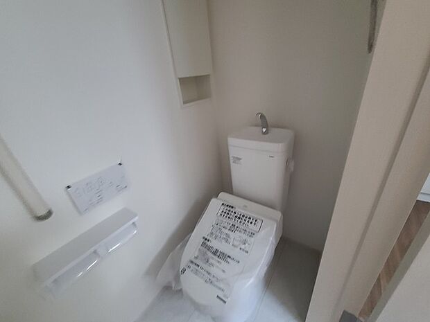 1.2階にそれぞれトレイがございます。朝の混雑時に分散して利用できるほか、ゲスト用としても使い分けることもできます。