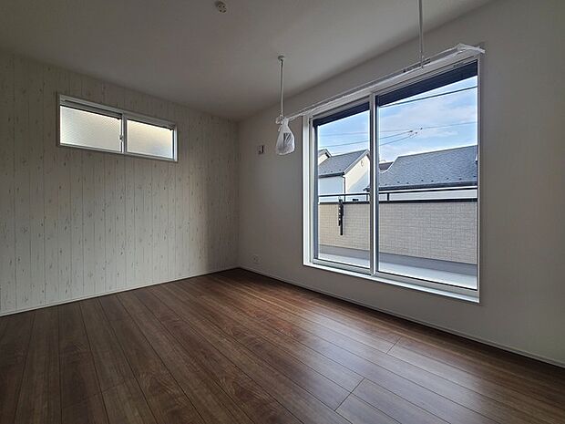 2面採光を確保した明るい室内は、爽やかな風を感じる居心地の良い空間です。