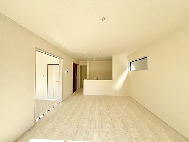 夕食の時間。家族、友人、両親、親戚との会話がより料理を美味しくしてくれる。あっという間に時間が過ぎてしまう居心地の良さは、普段はほっとする空間としてここにあります。