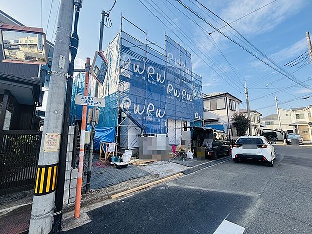 セカンドカーや来客時にも便利なカースペース2台分ございます。