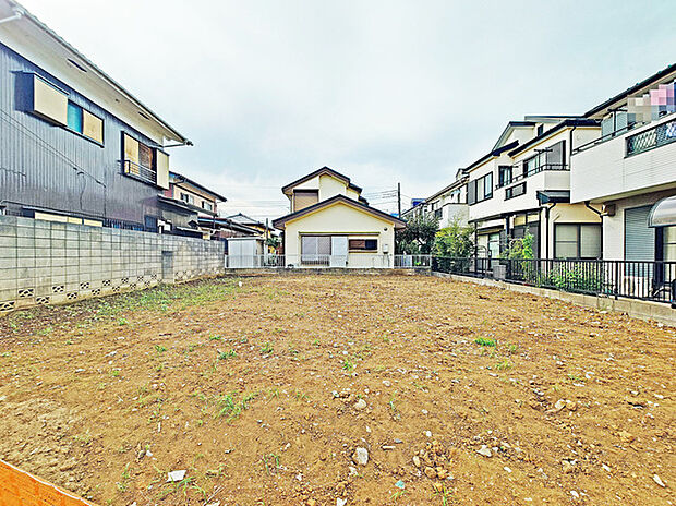 建築中ですが、同じグレードの完成済み建物を参考にご覧になることもできます。現地より最寄りの物件をご案内しますので、お気軽にご要望をお聞かせください。