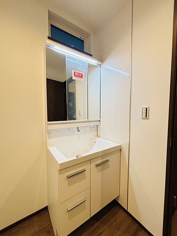 ゆとりの洗面スペースで朝の身支度もスムーズに行えます。