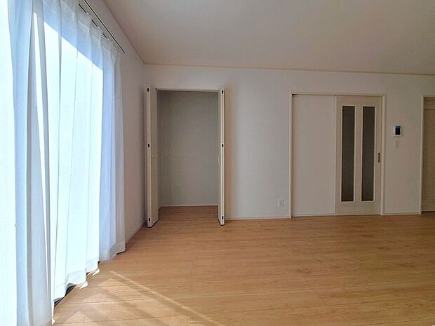 あると大変便利なリビングクローゼット