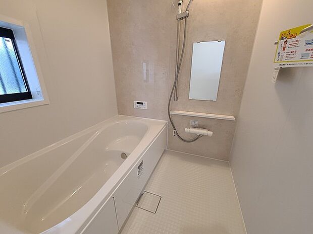 一緒にお風呂に入っている子供達の声がリビングまで聞こえてきそうな広々とした1坪バス