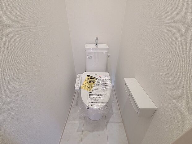 1.2階にそれぞれトレイがございます。朝の混雑時に分散して利用できるほか、ゲスト用としても使い分けることもできます。