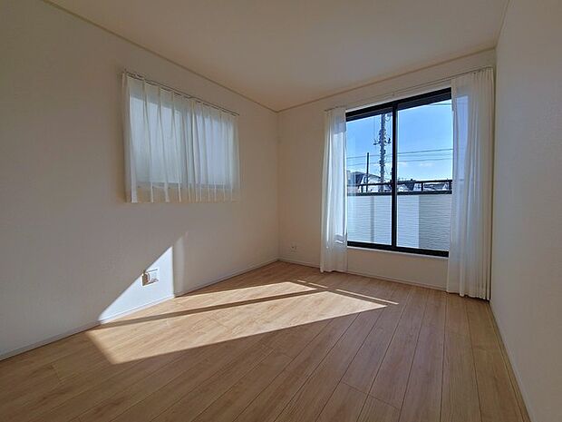 2面採光を確保した明るい室内は、爽やかな風を感じる居心地の良い空間です。