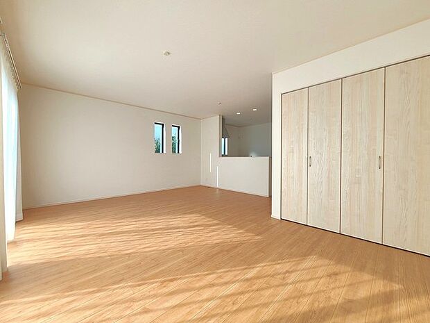 夕食の時間。家族、友人、両親、親戚との会話がより料理を美味しくしてくれる。あっという間に時間が過ぎてしまう居心地の良さは、普段はほっとする空間としてここにあります。