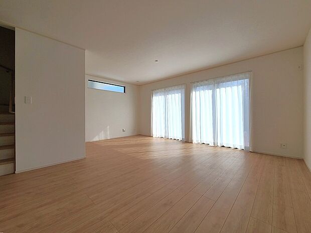 夕食の時間。家族、友人、両親、親戚との会話がより料理を美味しくしてくれる。あっという間に時間が過ぎてしまう居心地の良さは、普段はほっとする空間としてここにあります。