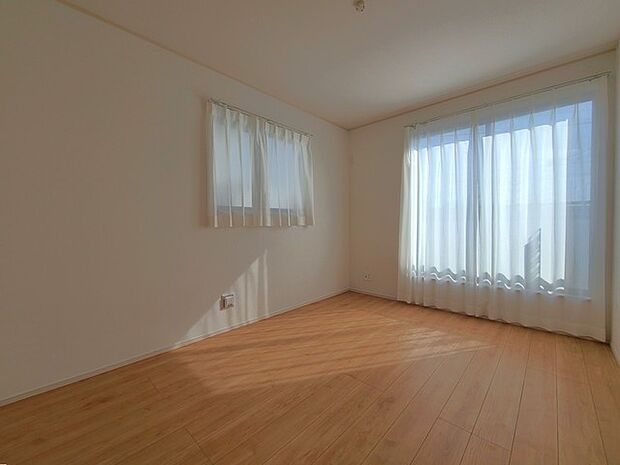 2面採光を確保した明るい室内は、爽やかな風を感じる居心地の良い空間です。