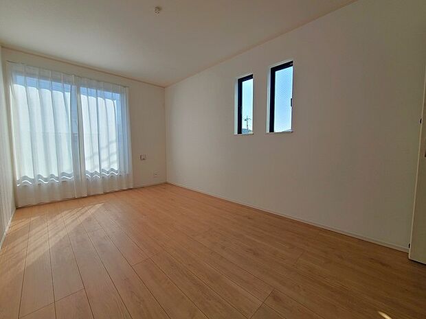 2面採光を確保した明るい室内は、爽やかな風を感じる居心地の良い空間です。