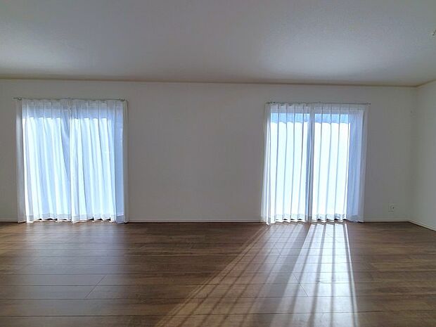 夕食の時間。家族、友人、両親、親戚との会話がより料理を美味しくしてくれる。あっという間に時間が過ぎてしまう居心地の良さは、普段はほっとする空間としてここにあります。