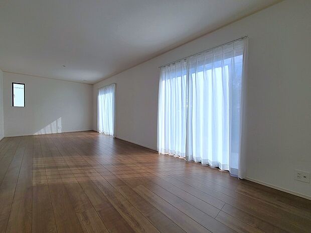 夕食の時間。家族、友人、両親、親戚との会話がより料理を美味しくしてくれる。あっという間に時間が過ぎてしまう居心地の良さは、普段はほっとする空間としてここにあります。