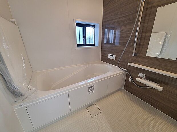 一緒にお風呂に入っている子供達の声がリビングまで聞こえてきそうな広々とした1坪バス
