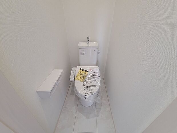 1.2階にそれぞれトレイがございます。朝の混雑時に分散して利用できるほか、ゲスト用としても使い分けることもできます。