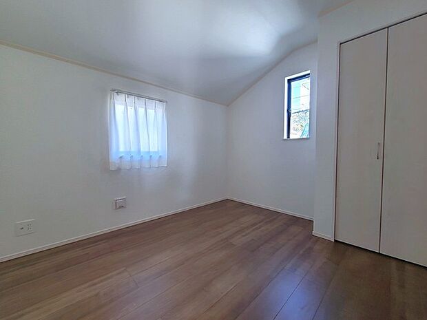 2面採光を確保した明るい室内は、爽やかな風を感じる居心地の良い空間です。