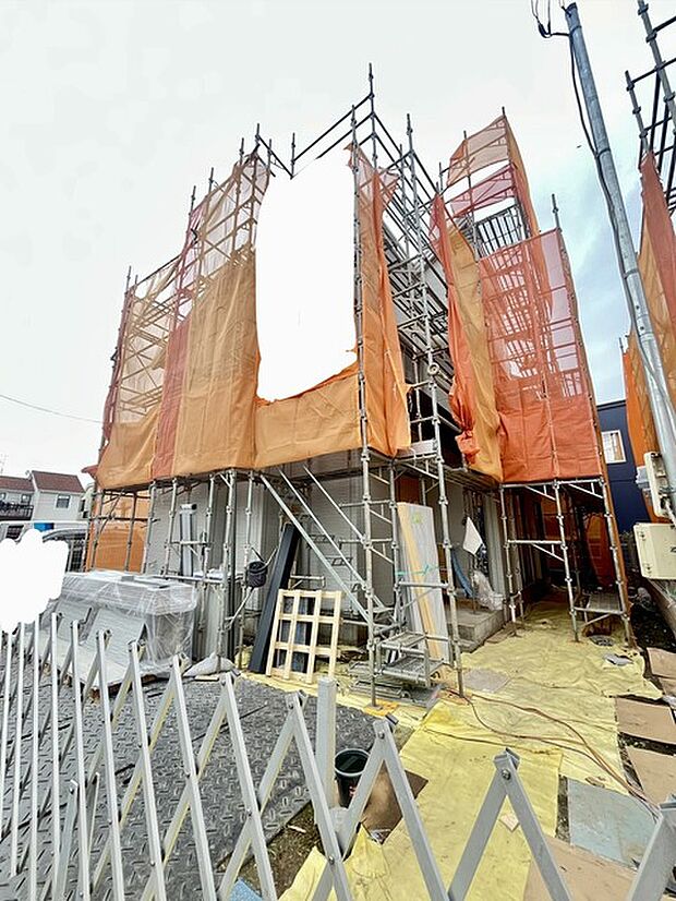 戸建てが立ち並ぶ静かな住宅街。四季折々の移り変わりを感じながら自然と楽しみ、暮らす、そんな毎日を日々の中で感じられる住環境