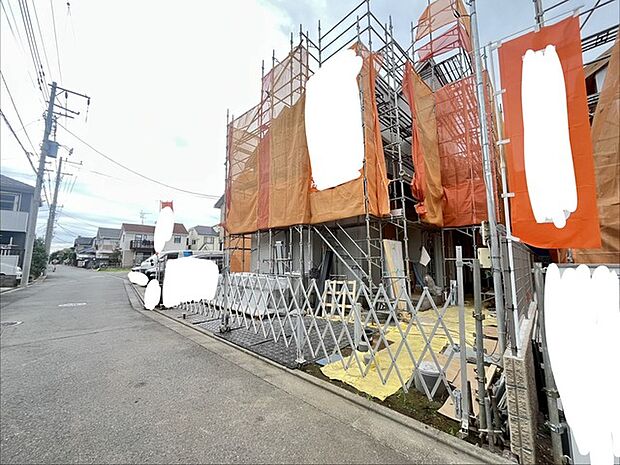 セカンドカーや来客時にも便利なカースペース2台分ございます。