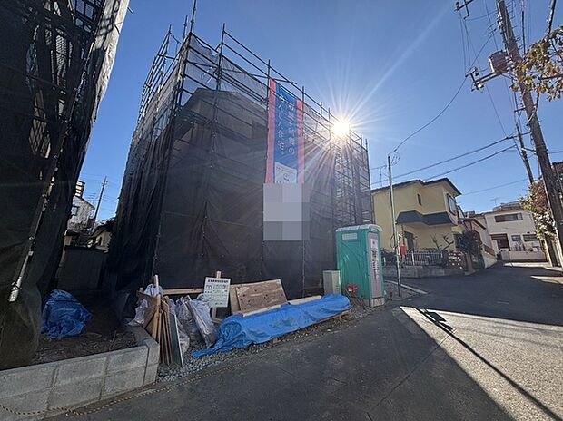 戸建てが立ち並ぶ静かな住宅街。四季折々の移り変わりを感じながら自然と楽しみ、暮らす、そんな毎日を日々の中で感じられる住環境 