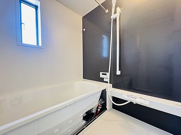 落ち着いた色味の浴室で1日の疲れをゆっくりと癒してください。