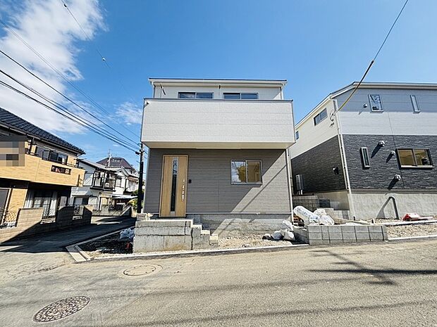 戸建てが立ち並ぶ静かな住宅街。四季折々の移り変わりを感じながら自然と楽しみ、暮らす、そんな毎日を日々の中で感じられる住環境