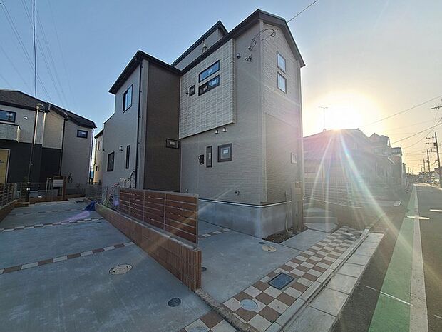 五感で感じる、現地でしかわからない事も沢山ございます。周辺環境なども一緒にご案内いたしますのでお気軽にお問合せください。