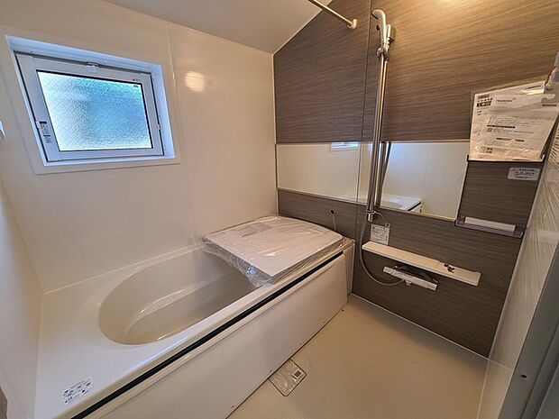 一緒にお風呂に入っている子供達の声がリビングまで聞こえてきそうな広々とした1坪バス