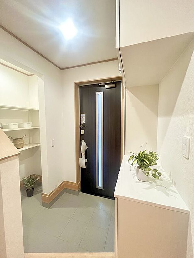 お客様をお迎えする玄関、お家の出入りもスムーズに行えます。 