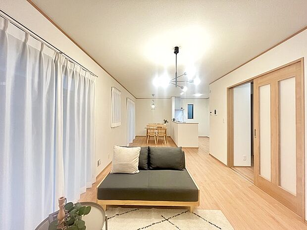 リビングは家具の配置も思いのまま。自由度が高い設計です。 