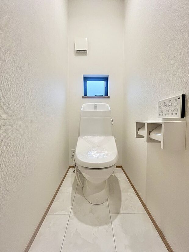 1.2階にそれぞれトレイがございます。朝の混雑時に分散して利用できるほか、ゲスト用としても使い分けることもできます。 