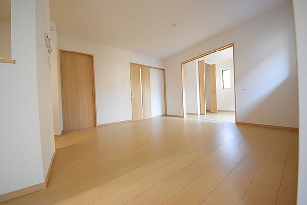 リビングは家具の配置も思いのまま。自由度が高い設計です。 