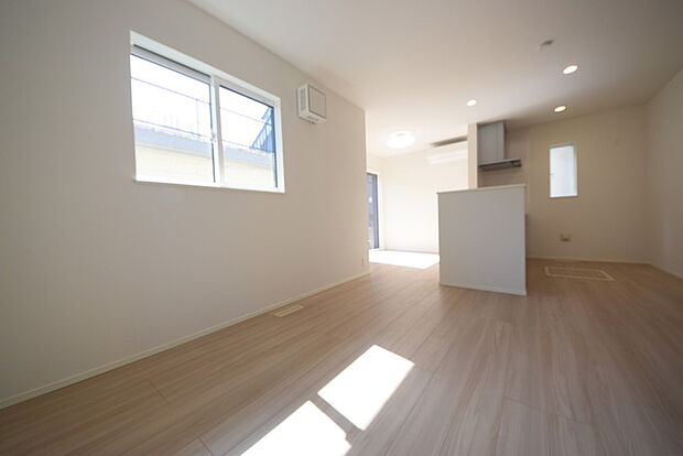 夕食の時間。家族、友人、両親、親戚との会話がより料理を美味しくしてくれる。あっという間に時間が過ぎてしまう居心地の良さは、普段はほっとする空間としてここにあります。 