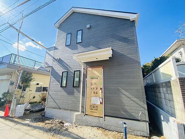 戸建てが立ち並ぶ静かな住宅街。四季折々の移り変わりを感じながら自然と楽しみ、暮らす、そんな毎日を日々の中で感じられる住環境