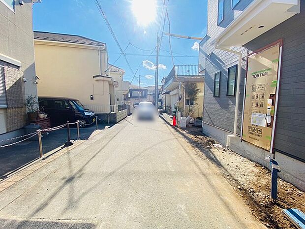 戸建てが立ち並ぶ静かな住宅街。四季折々の移り変わりを感じながら自然と楽しみ、暮らす、そんな毎日を日々の中で感じられる住環境 