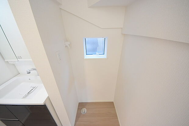 ゆとりの洗面スペースで朝の身支度もスムーズに行えます。 