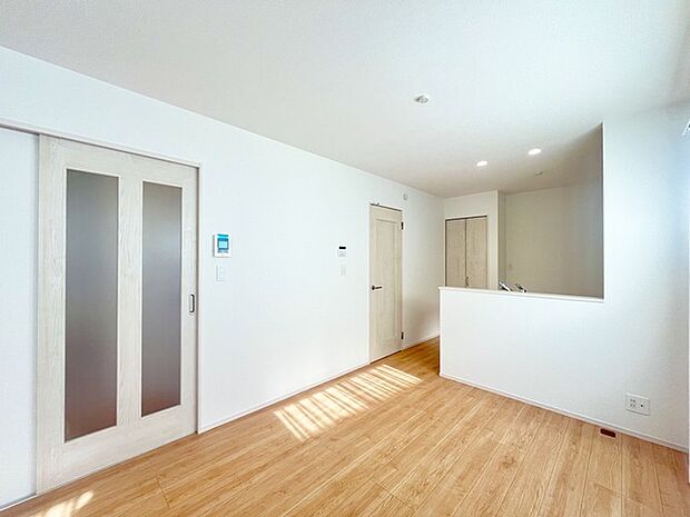 リビングは家具の配置も思いのまま。自由度が高い設計です。 