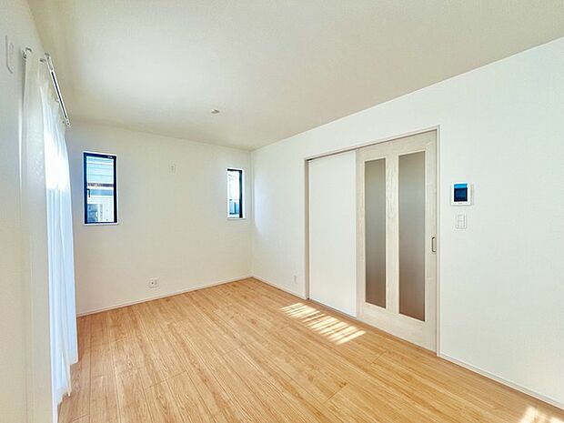 リビングは家具の配置も思いのまま。自由度が高い設計です。 