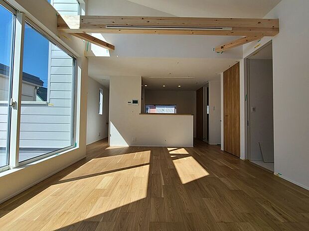 夕食の時間。家族、友人、両親、親戚との会話がより料理を美味しくしてくれる。あっという間に時間が過ぎてしまう居心地の良さは、普段はほっとする空間としてここにあります。