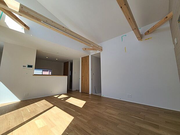 リビングは家具の配置も思いのまま。自由度が高い設計です。 