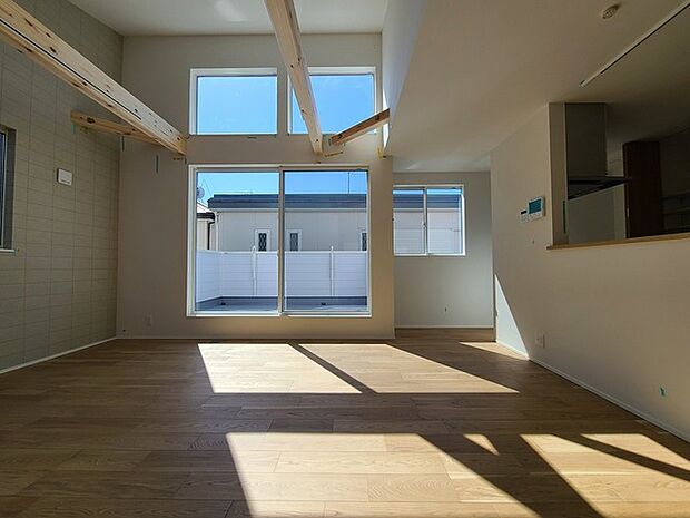 夕食の時間。家族、友人、両親、親戚との会話がより料理を美味しくしてくれる。あっという間に時間が過ぎてしまう居心地の良さは、普段はほっとする空間としてここにあります。