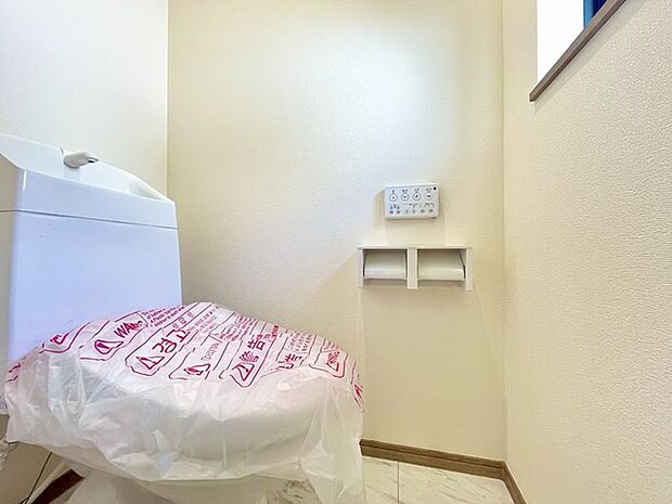 1.2階にそれぞれトレイがございます。朝の混雑時に分散して利用できるほか、ゲスト用としても使い分けることもできます。 